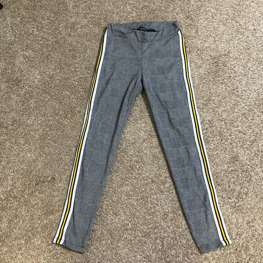 Ladies. Rue 21 pants. Size M